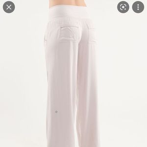 Lululemon white drishti pants size 6